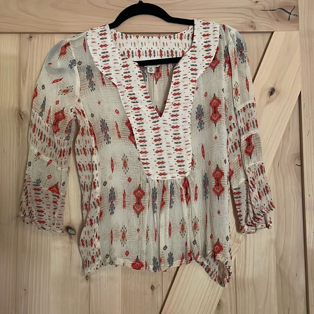Lucky Brand rayon 3/4 sleeve shirt. Perfect for fall!